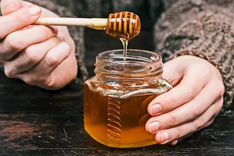 ماذا يحدث لجسمك عند تناول عسل السدر يوميًا؟