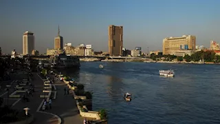 تراجع الحرارة ونشاط رياح.. الأرصاد تُعلن طقس الساعات المقبلة 