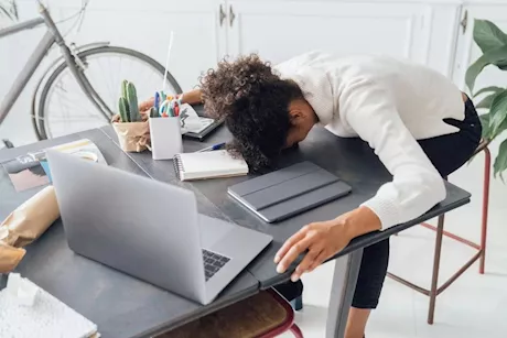 خطوات بسيطة تخلصك من الإجهاد بعد العمل.. اتبعها