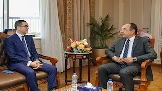 وزيرا قطاع الأعمال والاستثمار يبحثان الترويج للاستثمار بالغزل والنسيج