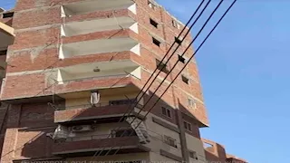 محافظة الإسماعيلية تزيل 5 أدوار مخالفة من عقار بحى ثالث