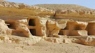 مقابر احتضنت الأحياء.. قصة جبل الموتى والـ3 آلاف مدفن بسيوة