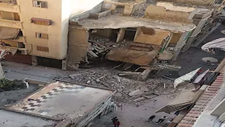 انهيار عقار مكون من 3 طوابق فى الإسكندرية -صور