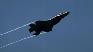 هل نقل طائرات أمريكية إلى أوروبا يُعتبر تمهيدا لضربة ضدّ إيران؟