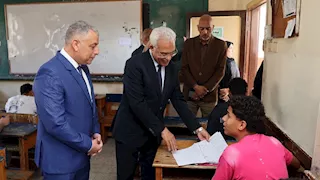 اليوم.. طلاب الشهادة الإعدادية يؤدون امتحاني الهندسة وتكنولوجيا المعلومات بالإسماعيلية 