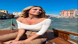 صورة مع بيكهام وإشادة بالأهلي.. مذيعة DAZN تلفت الأنظار في كأس العالم