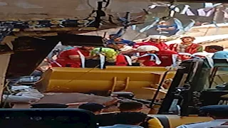 "محمولة على لودر"..  لحظة انتشال سيدة من تحت ركام عقارات حدائق القبة