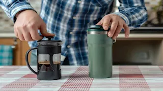 "ترمس شاي صدئ" يتسبب في وفاة رجل.. احذر من هذا الأمر