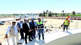 وزير الإسكان ومحافظ المنيا يتفقدان محطتي مياه العدوة ضمن "حياة كريمة"