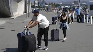 واشنطن تحذّر مواطنيها في إيران من مضايقات بعد احتجاز أمريكيين