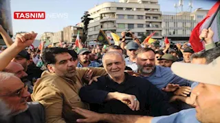 بعد الهجوم الأمريكي.. الرئيس الإيراني يشارك في تظاهرة شعبية في طهران (فيديو وصور)