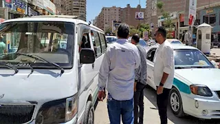 ضبط 29 ميكروباصًا بالفيوم لتقسيم خطوط السير ومخالفة قواعد السلامة