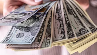 تراجع مفاجئ لسعر الدولار مقابل الجنيه خلال تعاملات اليوم