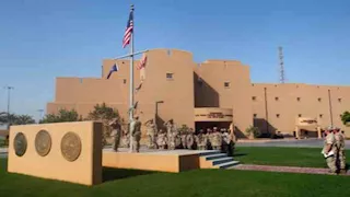 السفارة الأمريكية بالبحرين تعتمد العمل عن بُعد بسبب التصعيد الإقليمي