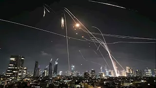 أطول هجوم إيراني على إسرائيل: إظلام كبير وهلع في الكنيست