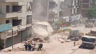  بالصور.. تصدع عقارين مجاورين لعقار شبرا المنهار