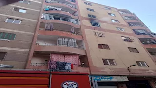 سيارتا إطفاء للسيطرة على حريق شقة بالهرم
