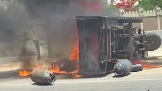 اشتعال تروسيكل محمّل بأنابيب غاز على دائري المنصورة