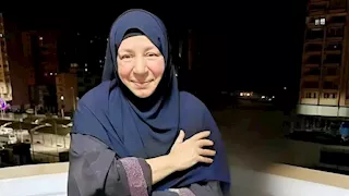 بعد الجدل المثار.. صورة جديدة متداولة لـ عبلة كامل مع فتاة (صور)