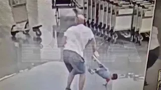 هرب من الحرب.. طفل إيراني يتعرض لمحاولة قتل على يد مدمن بمطار موسكو- فيديو