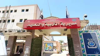 منعهم خطر.. محافظ أسوان يوقف قرار حرمان المتأخرين من دخول المدارس