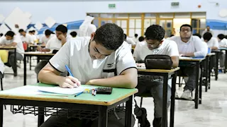 المصريون يكتسحون قائمة أوائل الثانوية العامة بالكويت (صور)