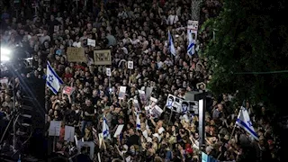 آلاف الإسرائيليين يحتشدون في الشوارع لوقف الحرب في غزة وإعادة الأسرى
