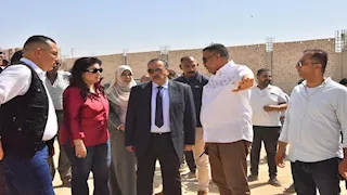 محافظ أسيوط يتفقد مجمع الصناعات الغذائية ومنتجات الرمان بالبداري - صور