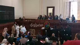 شاهد بالفيديو والصور.. أول ظهور لسفاح المعمورة داخل محكمة الإسكندرية
