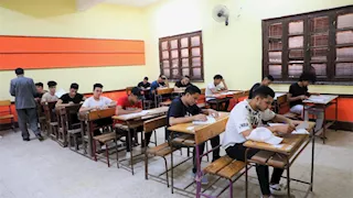 خبير تكنولوجي: أجهزة الغش أصبحت ذكية.. وتفتيش اللجان لا يكفي