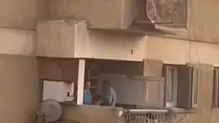  شقيق "طفل البلكونة" ضحية الضرب من والده: "بابا حنين وأخويا غلط وكان لازم يعاقب"