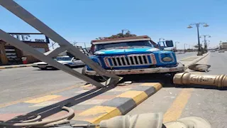 اصطدام سيارة نقل بعمود إنارة وسط بني سويف (صور)