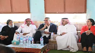 محافظ جنوب سيناء يناقش مع بدو رأس سدر تقنين الأوضاع وقانون التصالح (صور)