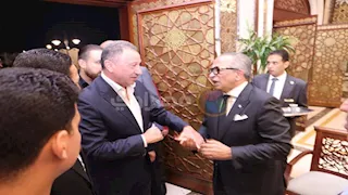 على رأسهم الخطيب.. وفد من الأهلي يقدم العزاء في والدة عمرو الجنايني