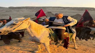 "السيف مش عارف امسكه".. محمود البزاوي ينشر صورة كوميدية من كواليس "مملكة الحرير"