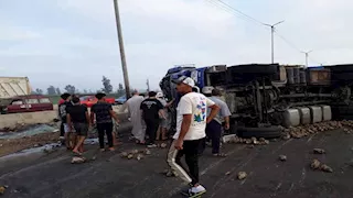 مصرع سائق وإصابة نجله في حادث انقلاب بطريق جمصة بالدقهلية