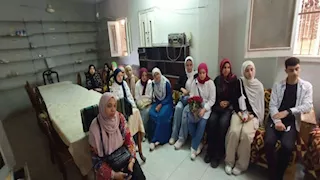 أطفال منتدى الشرقية يزورون نزلاء دار المسنين بقرية الغار