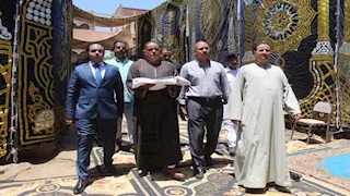 تقديم الكفن ينهي خصومة ثأرية بين عائلتين في بني سويف - صور 