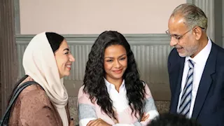 بالصور| أسماء أبو اليزيد تنشر صورًا من مسلسل "فات المعاد" وتعلق: بسمة حرة