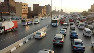 15 صورة للتعدي على مسار الأتوبيس الترددي.. والنقل تحذر المخالفين 