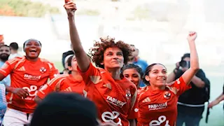 فلسطينية ومشجعة حمراء.. من هن اللاعبات اللواتي ظهرن في إعلان الأهلي عن قميصه الجديد؟