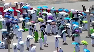 بث مباشر.. حجاج بيت الله الحرام يتوافدون إلى جبل عرفات