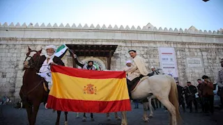 بعد رحلة بالخيول لـ8 أشهر.. وصول الأسبان الـ 3 لمكة لأداء الحج