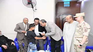 محافظ قنا يزور دور الأيتام لتهنئة الأطفال بعيد الأضحى