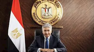وزير السياحة يتفقد مخيمات الحجاج بعرفات ويشيد بجهود البعثة في مواجهة الحرارة