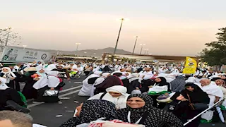 أهم مراحل الحج الأكبر.. نفرة الحجاج إلى مزدلفة تسير بسلاسة والتزام كامل من الشركات