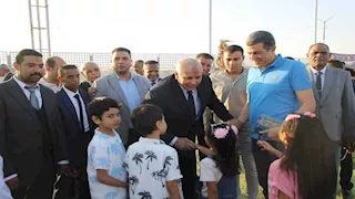 بالصور- محافظ الوادي الجديد يوزع هدايا العيد على الأطفال