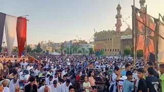 أهالي السويس يؤدون صلاة العيد في 123 ساحة وسط تنظيم وتأمين شامل (فيديو)