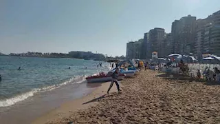 إقبال متوسط على شواطئ الإسكندرية في ثاني أيام العيد (صور)