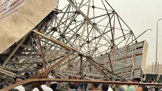 سقوط لافتة إعلانية يتسبب في إصابة 10 أشخاص ببولاق الدكرور